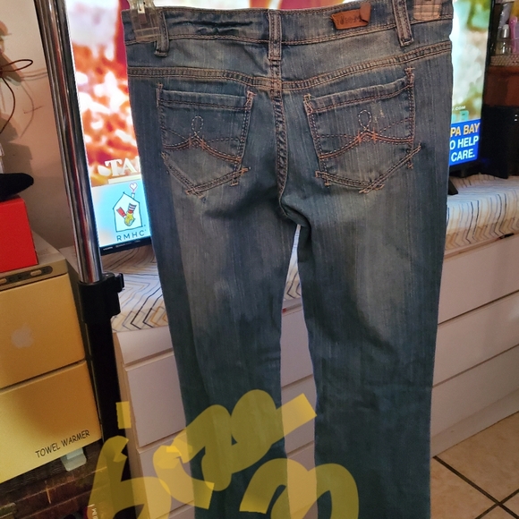 .mudd Jean's light . - Picture 2 of 2